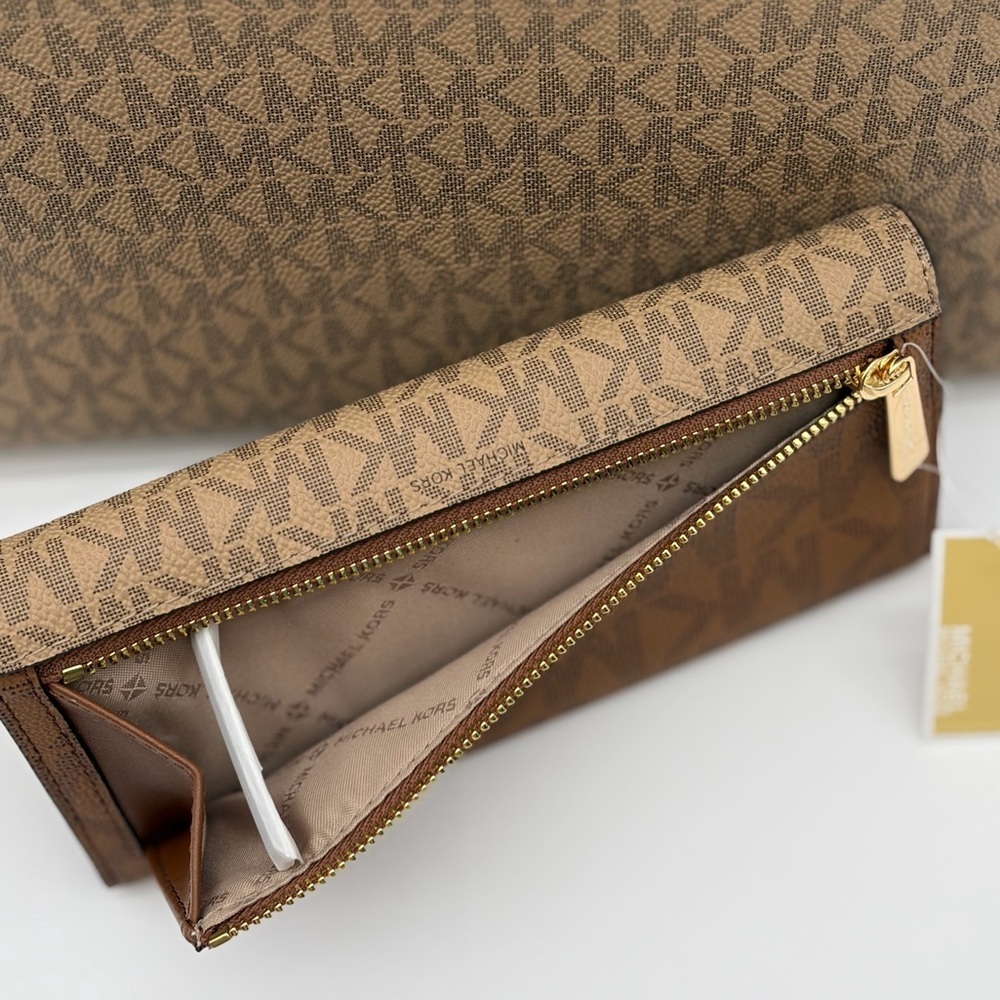 Michael Kors Voyager Color Block Tote and Wallet Set - Picture 8 of 14